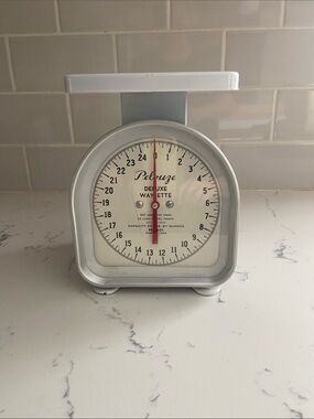 Vintage Pelouze Deluxe Wayette Kitchen Scale White 25 lb YG400 MCM